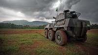 Selain meriam kaliber 90 mm, Pindad Badak juga dibekali senapan mesin kaliber 7,62 mm untuk daya gempur maksimal. Ranpur yang diperkenalkan pada 2014 ini bisa dioperasikan 3 orang personel. Foto: Dok. Pindad