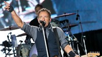 Di urutan ke-3 ada Bruce Springsteen dengan penghasilan 42,2 juta USD atau Rp 562,9 miliar. Foto: HuffingtonPost