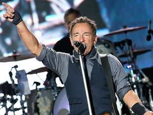 Bruce Springsteen Peringatkan Donald Trump: Pakai Maskermu!
