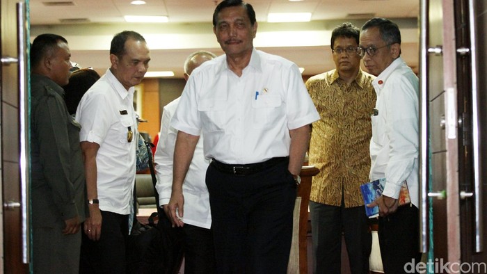 Luhut: Abu Bakar Baasyir Tak Dilarang Salat, Tapi Tak Dibenarkan Beri Tausiah