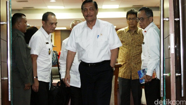 Luhut: Abu Bakar Baasyir Tak Dilarang Salat, Tapi Tak Dibenarkan Beri Tausiah Luhut: Abu Bakar Baasyir Tak Dilarang Salat, Tapi Tak Dibenarkan Beri Tausiah