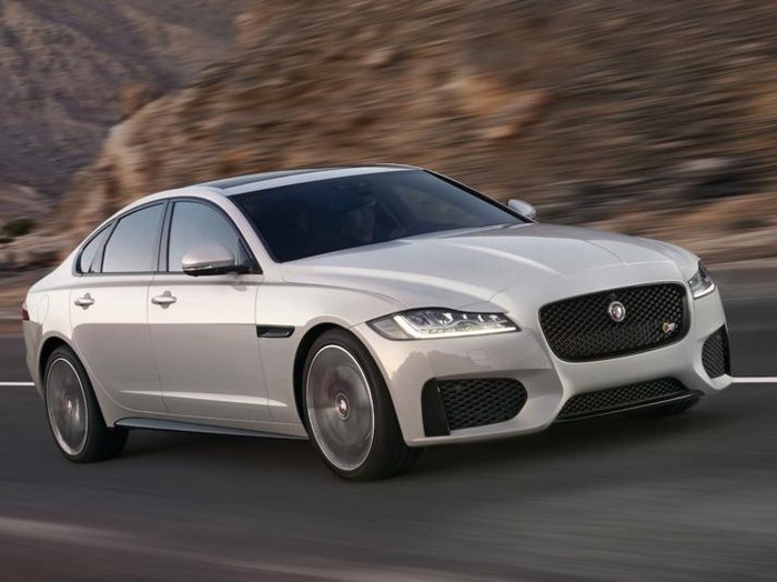 Jaguar Jauhi Mobil Semi Otonom