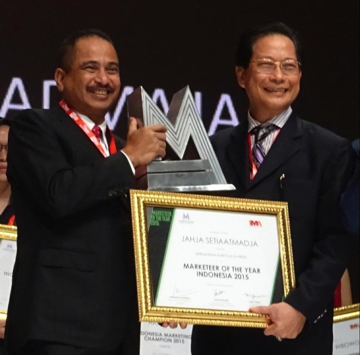 Presdir BCA Dianugerahi Gelar Marketeer of the Year 2015