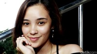 Nama Angie pun kini semakin hari semakin dikenal banyak orang.