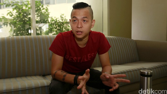 Sido Muncul Tak Perpanjang Kontrak Ernest Prakasa