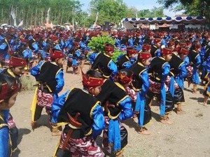 1.212 Pelajar SD Hingga SMP Probolinggo Menari Tari Glipang