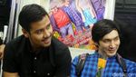 Sweet! Chicco Jerikho, Abimana dan Ge Pamungkas Bagi-bagi Bunga