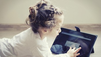 Tidak ada aksi kejahatan sosial, Lewat fitur Messenger di Facebook kerap disalahgunakan banyak pengguna mulai dari aksi penipuan hingga penculikan. Selain itu pengguna yang kerap meunggah foto anak-anaknya dan berbagi lokasi bisa memudahkan penjahat dalam aksinya untuk melakukan tindak kejahatan. (Foto: thinkstock)