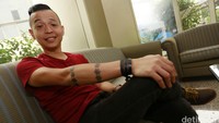 Yakni orang Cina yang kerap dipandang miring karena dianggap bukan asli pribumi.