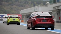 Toyota Prius generasi keempat di Jepang. Sama kan bentuk belakangnya dengan foto pertama tadi. Foto: Toyota Motor Corporation