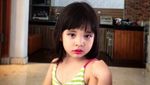 So Cute! Putri Zaskia Mecca Centil Maksimal Pakai Lipstik