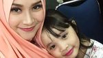 So Cute! Putri Zaskia Mecca Centil Maksimal Pakai Lipstik