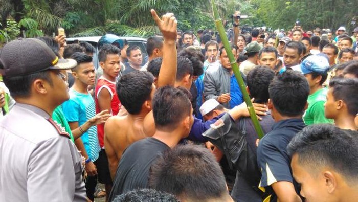 Warga Desa dan Suku Anak Dalam Bentrok, 1 Orang Tewas dan 10 Pondok Dibakar
