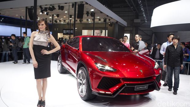 SUV Lamborghini Mulai Jalan-jalan 