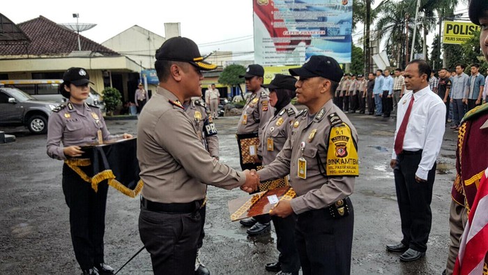 Jago Bela Diri, Polisi di Sukabumi Berhasil Lumpuhkan Penjahat Berpistol