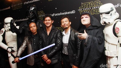 Iko Uwais, Cecep dan Yayan Ruhian di Gala Premiere Star Wars