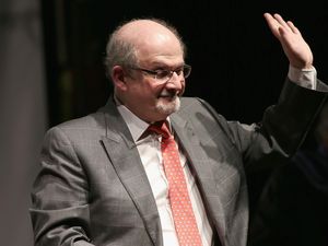 Unik! Cara Salman Rushdie Rilis Novel Baru Lewat Email Berlangganan