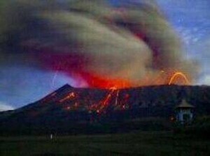 Gunung Bromo Meletus, Apa Benar?