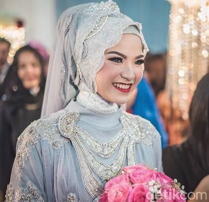 Foto Cantiknya 5 Selebriti Indonesia yang Putuskan Foto Cantiknya 5 Selebriti Indonesia yang Putuskan