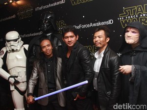 Iko Uwais Cs Syuting Star Wars Saat Puasa