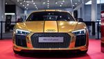 Audi R8 Berkilauan Emas