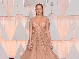 Jennifer Lopez Sering Menyamar Saat Belanja Baju Diskon