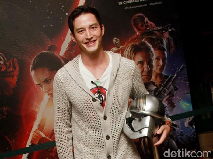 Heboh Model Cantik Mengaku Hamil Anak Mike Lewis