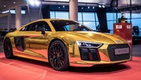 Untuk menyesuaikan dengan penghargaan yang diterima, Audi memutuskan memoles mobil dengan warna emas. (Istimewa/Digital Trends).