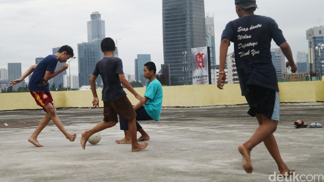 Jangan Main Gadget Terus, Ini 5 Manfaat Sehat Anak Bermain di Luar Rumah