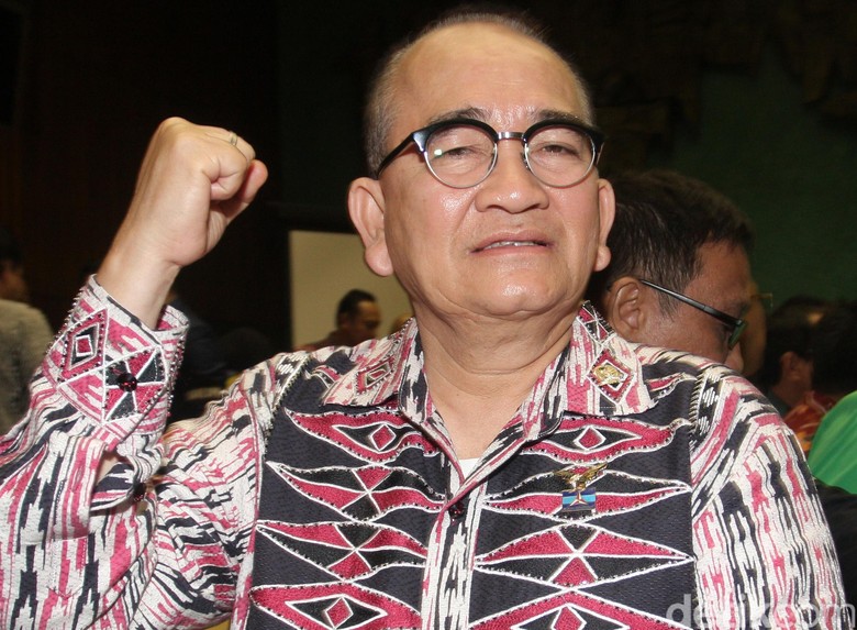 Ruhut: Apa Pak SBY Berani Pecat Aku? Ruhut: Apa Pak SBY Berani Pecat Aku?