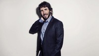 Josh Groban mengalami salah satu bentuk parasomnia, yakni berbicara saat tidur. Foto: Hollywood Reporter