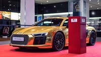 Mobil sport yang merupakan generasi kedua untuk model 2017 itu memiliki mesin 5.2 liter V10 yang mampu menghasilkan tenaga 610 hp. Audi R8 V10 Plus mampu berlari kencang 0-60 mph dalam waktu 3.2 detik. (istimewa/Digital Trends).
