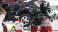 Servis Mobil Di Bengkel Resmi Mahal?