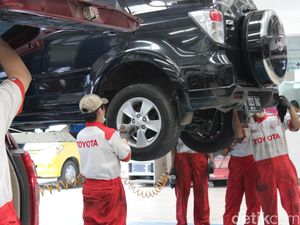 Jelang Lebaran, Ratusan Ribu Mobil Toyota Antre ke Bengkel