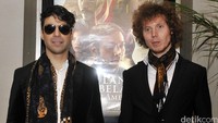 Mereka membawakan lagu berjudul Jangan Salahkan Cinta ciptaan Johandi Yahya, Dennis Nussy dan Ollie Jacobs sendiri. Pool/Noel/detikFoto.