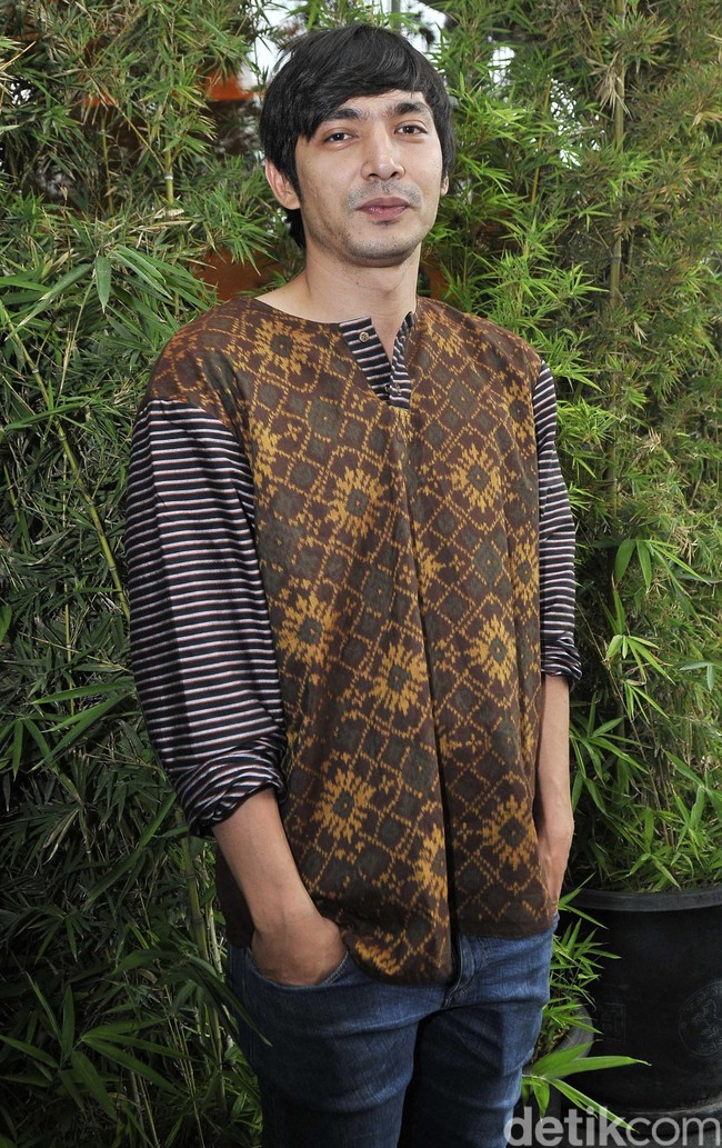 Nah kalau yang ini Abimana Aryasatya. Senyum dan lesung pipitnya nggak kalah menarik kan? Foto: Noel/detikHOT