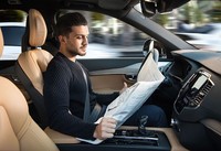 Mobil Tanpa Sopir Volvo, membaca koran pun tak masalah.