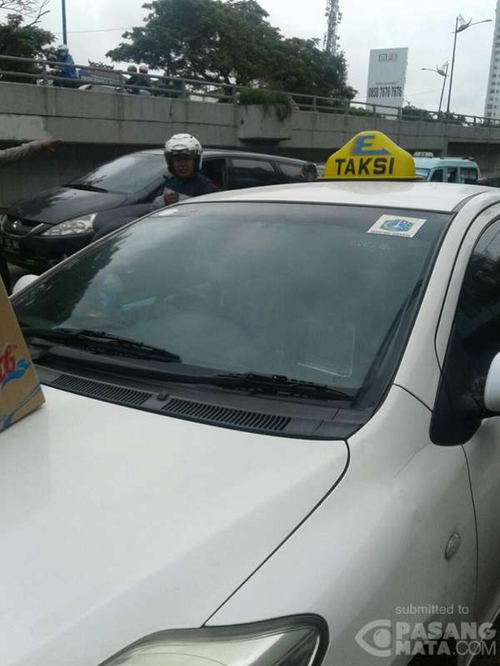 Sopir Taksi Ditemukan Tewas di Tambora