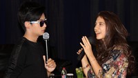 Member girlband Elovii itu terlihat sangat sumringah. (dok. Pribadi)