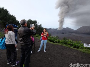 Kisah Letusan Pertama Kali Gunung Bromo Hingga Kini Berstatus Siaga