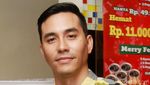 Gaya Darius Berkemeja Kotak-kotak