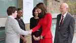 Kenakan Dress Merah Ini 3 Kali, Kate Middleton Tetap Pede dan Cantik!