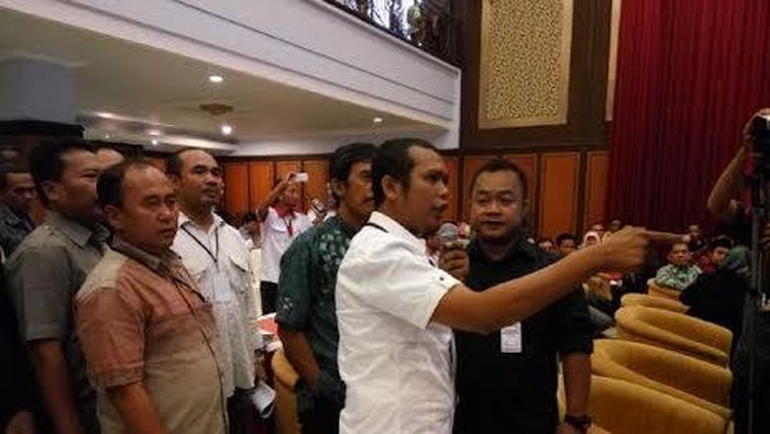 Penghitungan Suara Pilkada Jember Diwarnai Aksi Walk-Out