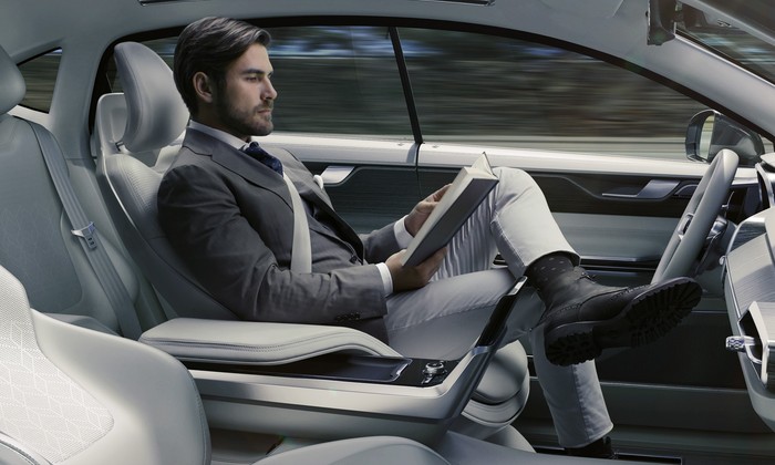Volvo sangat serius menggarap mobil otonom tanpa sopir. Buktinya, pabrikan asal Swedia itu memarkan sebuah konsep bernama Concept 26 di Los Angeles Auto Show 2015 yang berlangsung beberapa waktu lalu.
