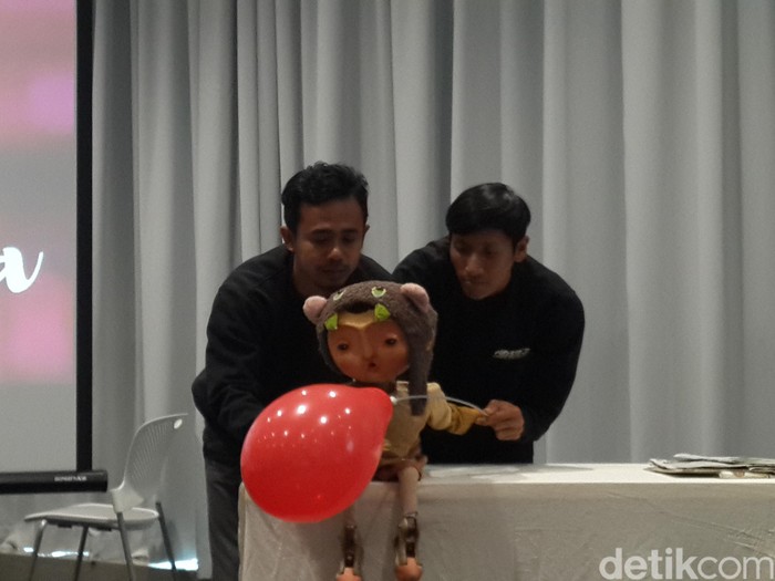 Papermoon Puppet Theatre Berjumpa dengan Grup Teater Boneka Unik di Inggris