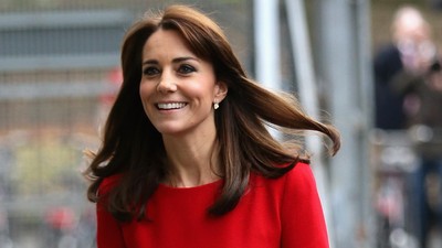 Kenakan Dress Merah Ini 3 Kali, Kate Middleton Tetap Pede dan Cantik!