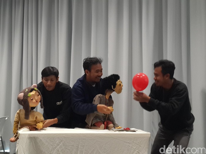 Cerita Papermoon Puppet Theatre Tampil di 4 Kota di Inggris