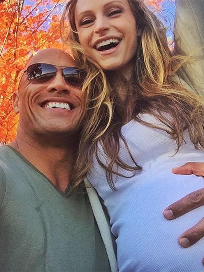 Dwayne Johnson dan Kekasih Dikaruniai Anak Perempuan