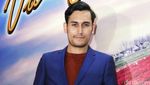 Arifin Putra dan Ge Pamungkas Kece dengan Jas Biru