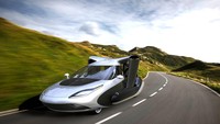 Mobil terbang bernama TF-X ini dikembangkan oleh perusahaan Amerika Serikat, Terrafugia. TF-X merupakan mobil terbang 4 kursi yang terlihat mirip dengan mobil biasa, namun memiliki sayap. Kabar terakhir mobil ini pada tahun 2015 sudah mendapatkan izin untuk melakukan pengujian. Foto: Terrafugia